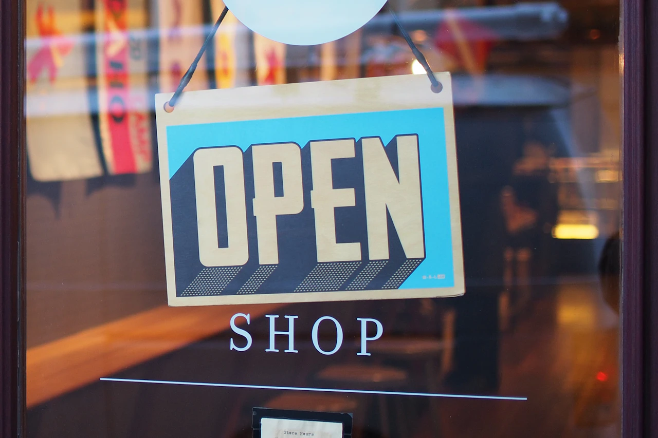 Product-focused online shopping experience on a desktop screen